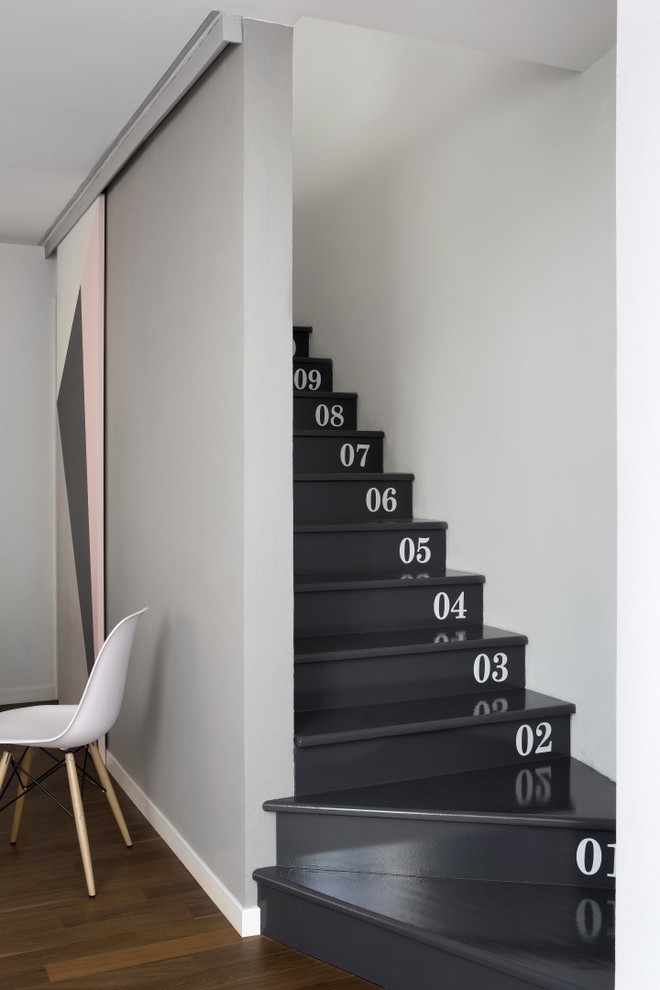 Small danish painted curved staircase photo in Turin with painted risers