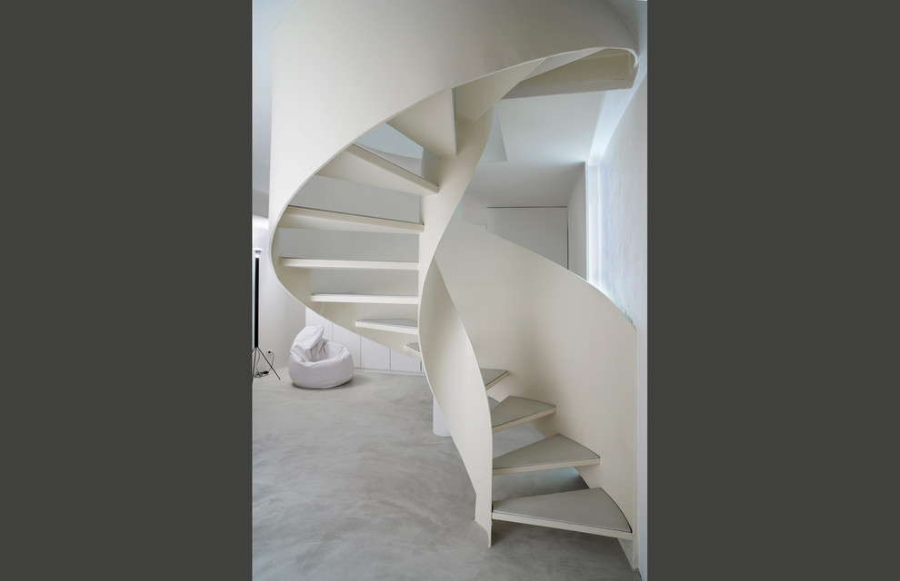 Inspiration for a contemporary staircase in Milan.