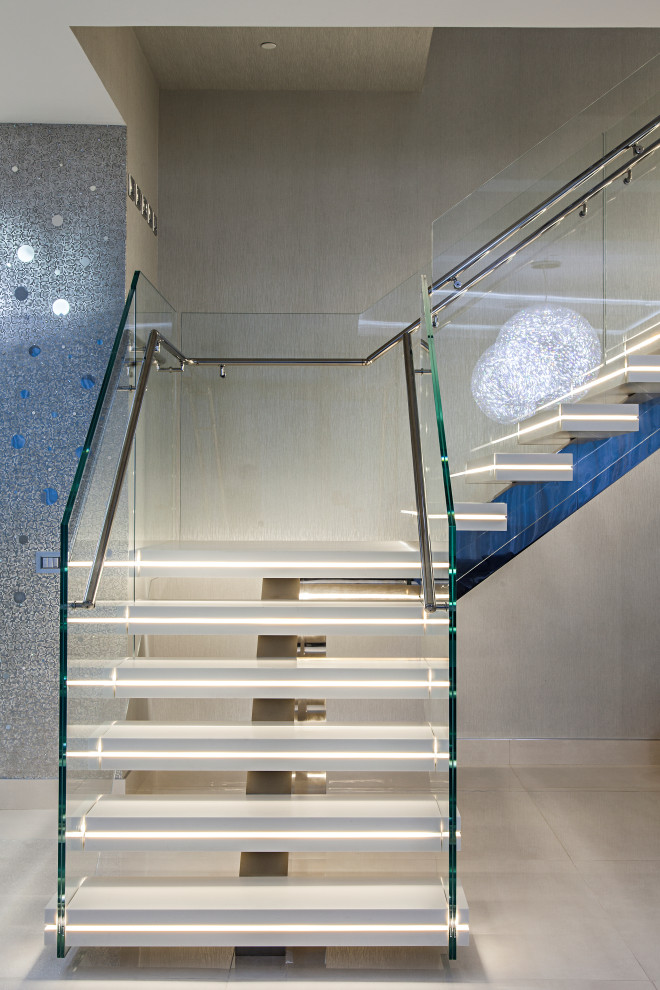 Idée de décoration pour un escalier design en L de taille moyenne avec des marches en acrylique et un garde-corps en verre.