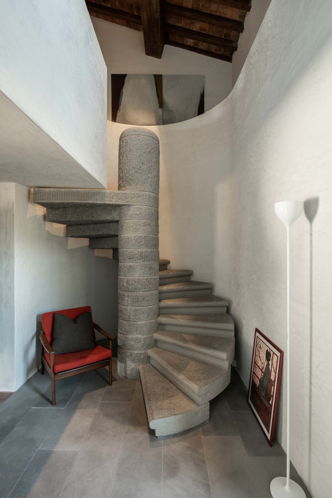 Example of a tuscan spiral staircase design in Florence