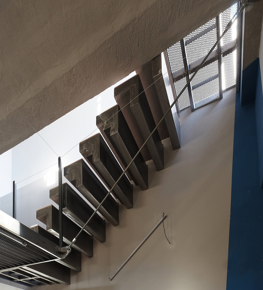 Staircase - contemporary staircase idea in Milan