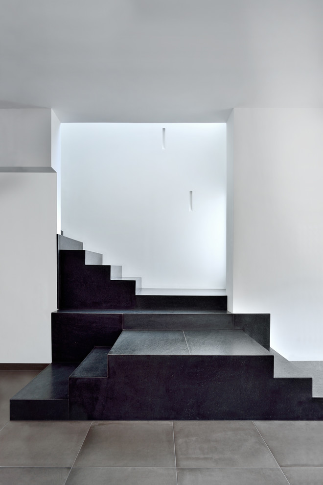 Idéer för att renovera en funkis u-trappa i marmor, med sättsteg i marmor