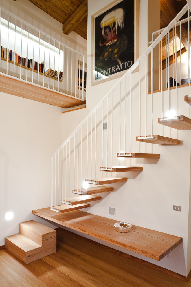 Photo of a medium sized modern wood l-shaped staircase in Turin with open risers.