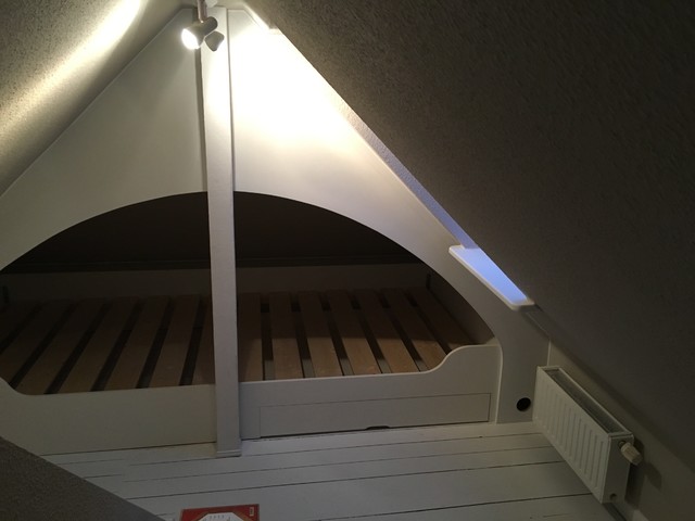 Alkoven Bett - In die Dachschräge integriert - Modern - Schlafzimmer -  Hamburg - von Tischlerei Jaensch | Houzz