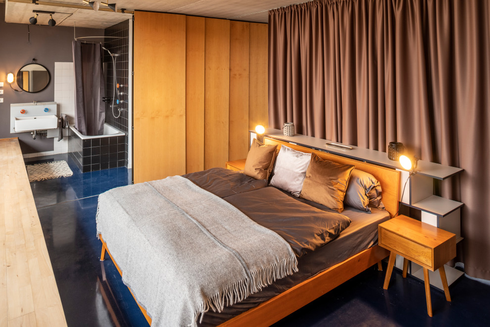 Imagen de dormitorio tipo loft urbano grande con paredes blancas y suelo azul