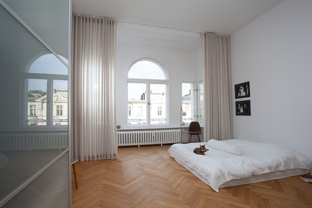 Decken hohe Vorhänge - Referenzprojekte in Berlin - Minimalistisch -  Schlafzimmer - Berlin - von LARS LEPPIN GmbH | Houzz