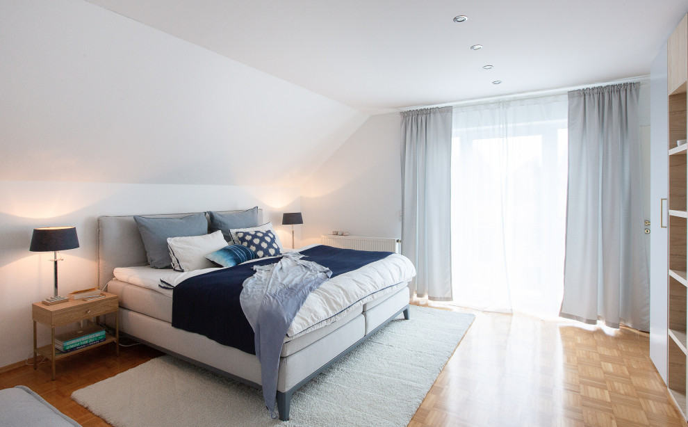 Mittelgroßes Modernes Schlafzimmer mit weißer Wandfarbe in Stuttgart