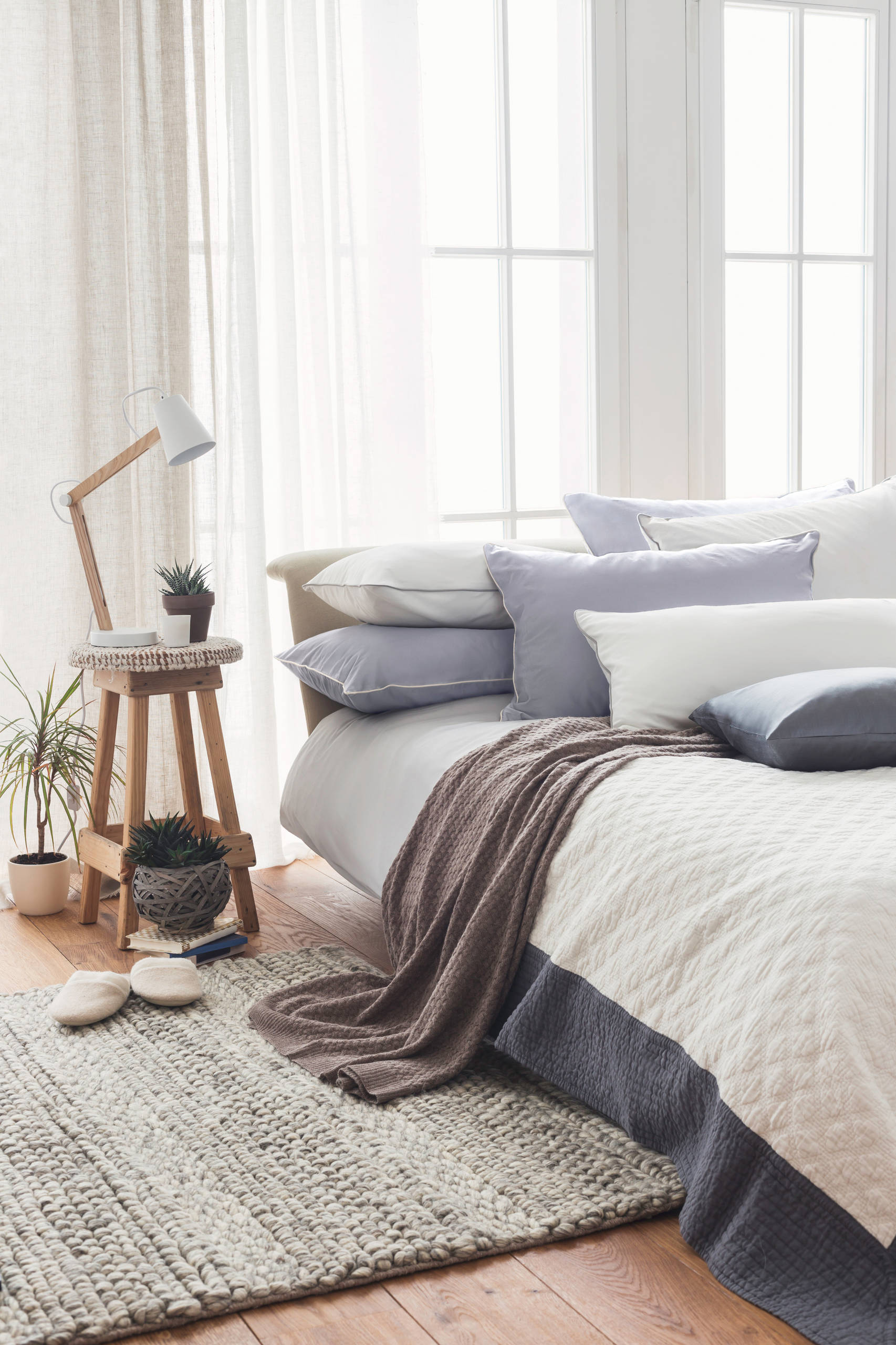 Wie praktisch sind eigentlich … viele Kissen und Decken im Bett?