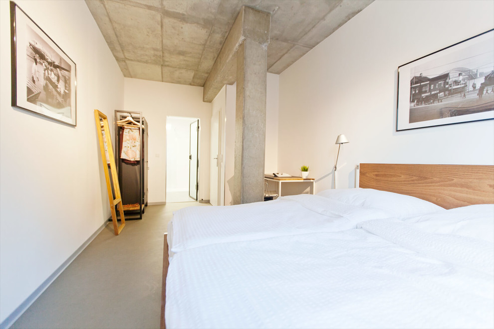 Minimalist bedroom photo in Frankfurt