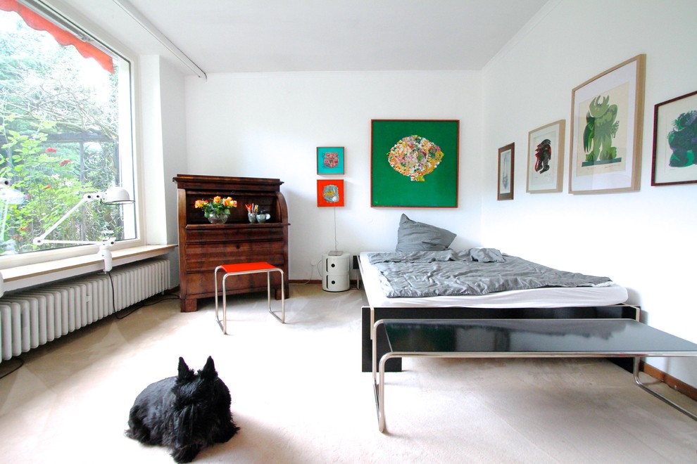 Example of an eclectic bedroom design in Berlin