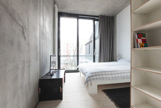 Helles Schlafzimmer Truhe Und Bett Industrial Bedroom Berlin By Katja Sochting Interior Design