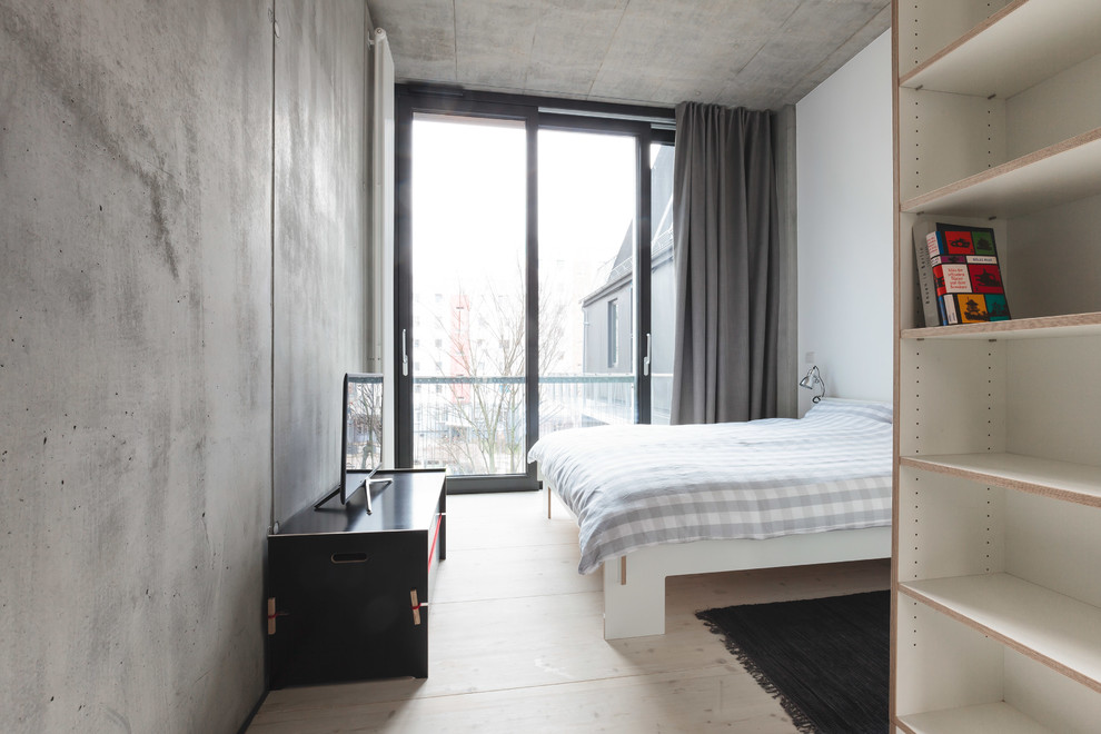 Inspiration for an industrial bedroom remodel in Berlin