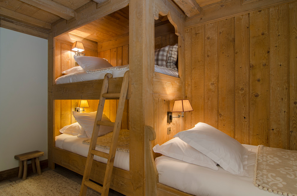 This is an example of a rustic bedroom in Hamburg.