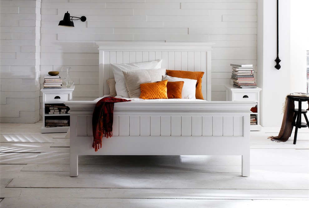 Идея дизайна: спальня среднего размера на антресоли в современном стиле с белыми стенами и светлым паркетным полом без камина