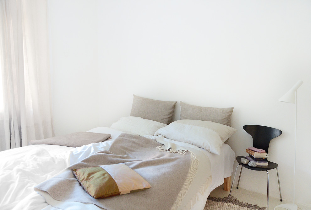 Idéer för mellanstora funkis sovrum, med vita väggar