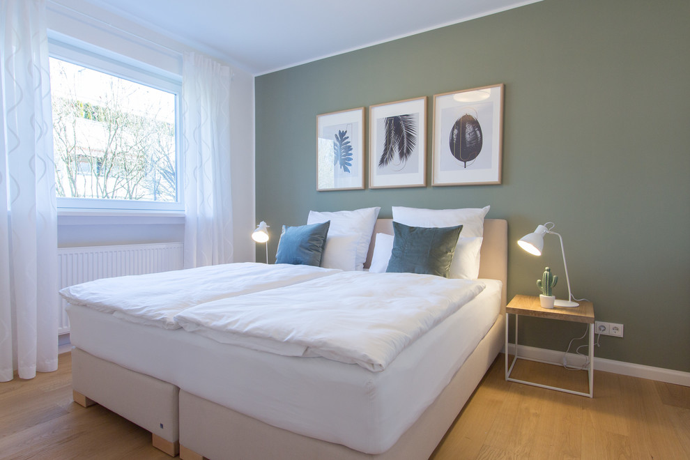 This is an example of a contemporary bedroom in Munich.