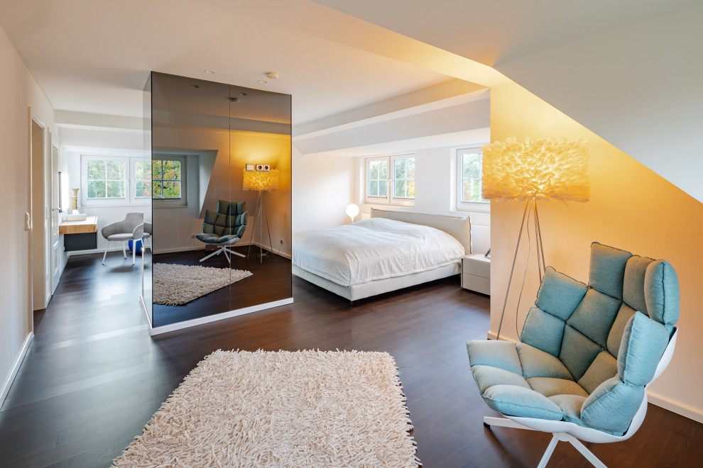 Inspiration for a modern bedroom in Dortmund.