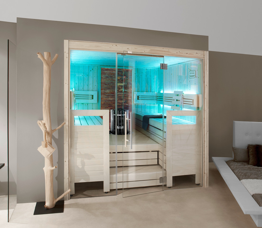 Пример оригинального дизайна: спальня среднего размера на антресоли в современном стиле с коричневыми стенами