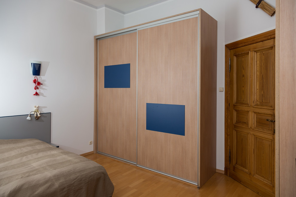 Bedroom - contemporary bedroom idea in Berlin