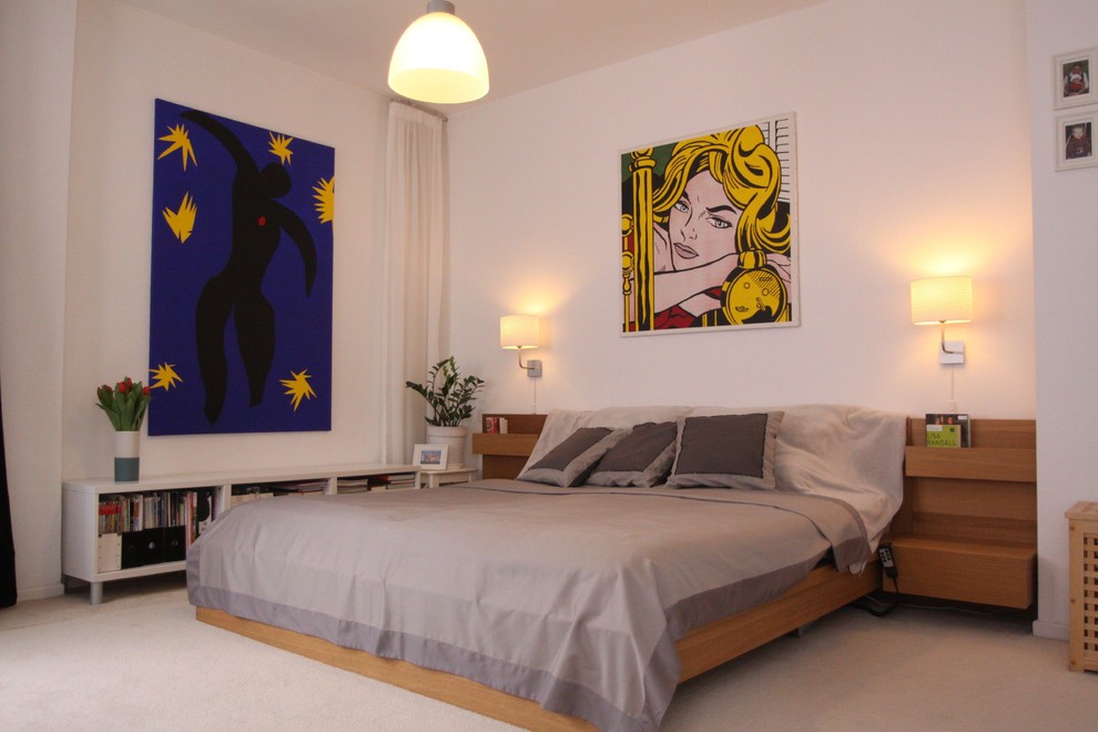 Mittelgroßes Modernes Hauptschlafzimmer ohne Kamin mit weißer Wandfarbe und Teppichboden in Dortmund