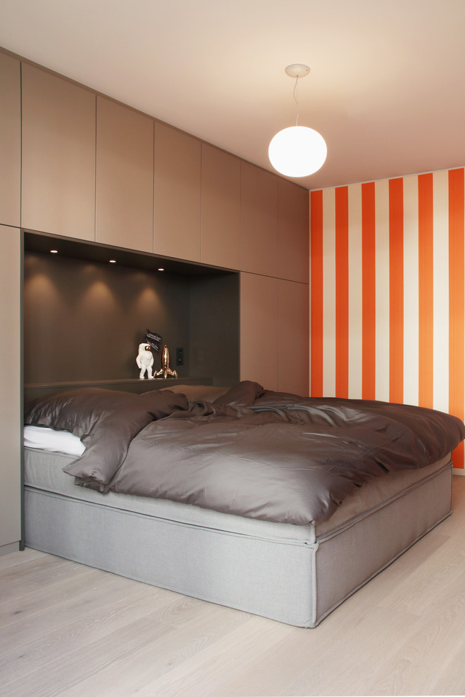 Example of an eclectic bedroom design in Hanover