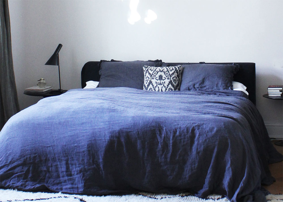 Inredning av ett minimalistiskt sovrum