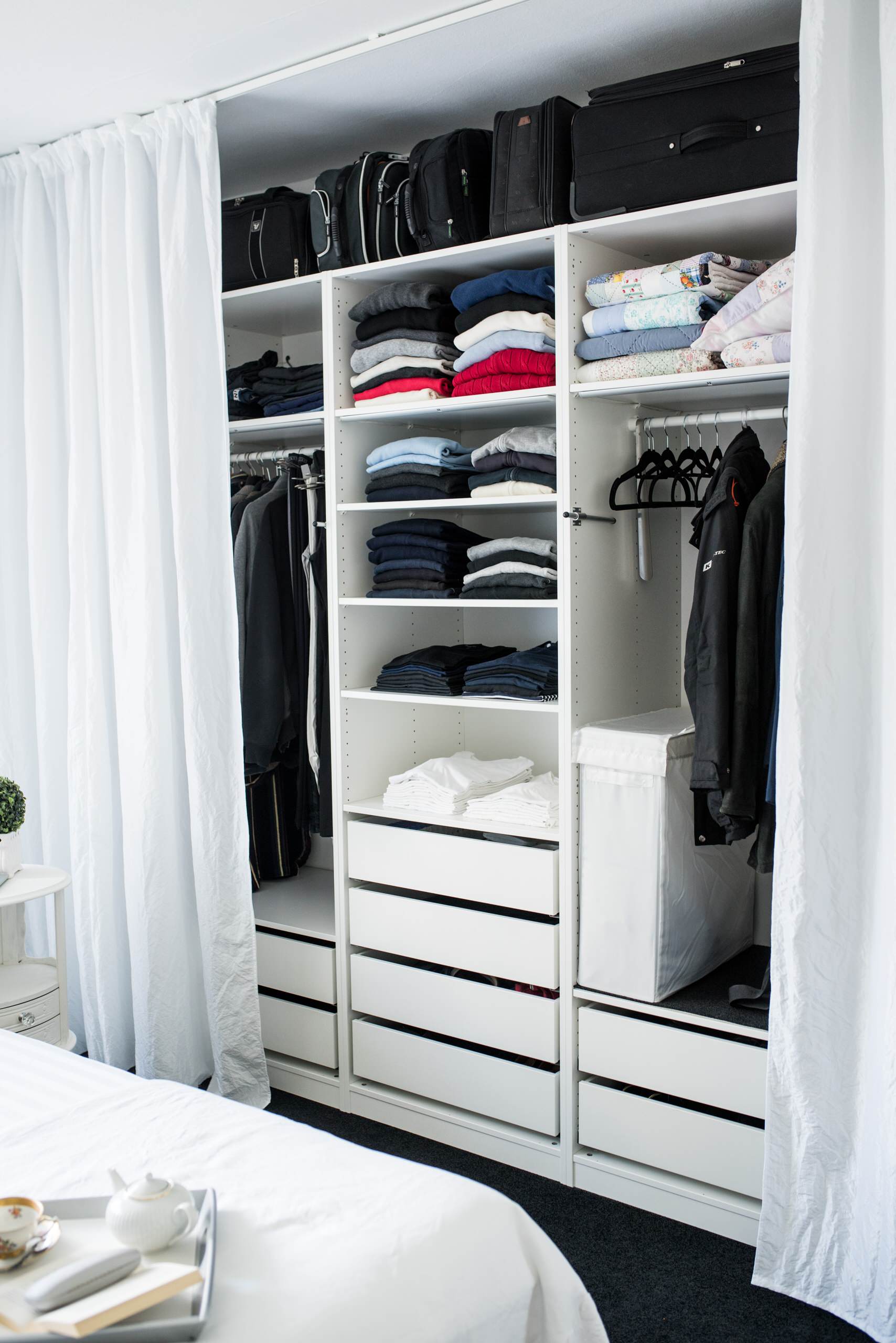 75 Most Popular 75 Beautiful Medium Sized Wardrobe with Black Floors Ideas  and Designs Design Ideas for July 2022 | Houzz IE