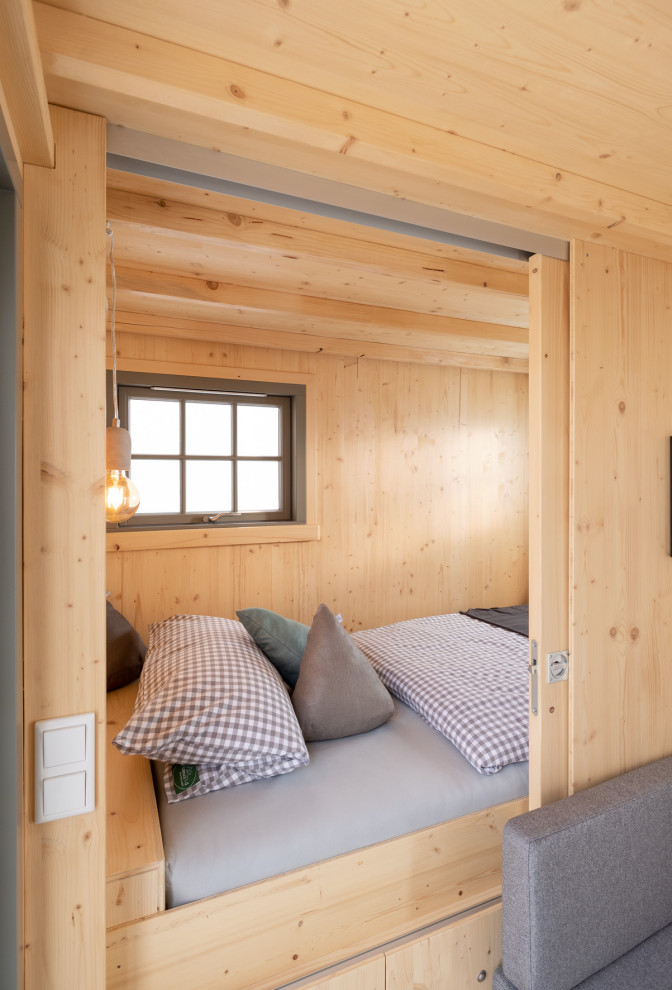 Стильный дизайн: маленькая спальня в стиле рустика для на участке и в саду - последний тренд