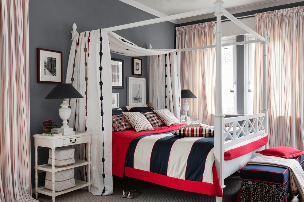 Modelo de habitación de invitados costera de tamaño medio con paredes grises y moqueta