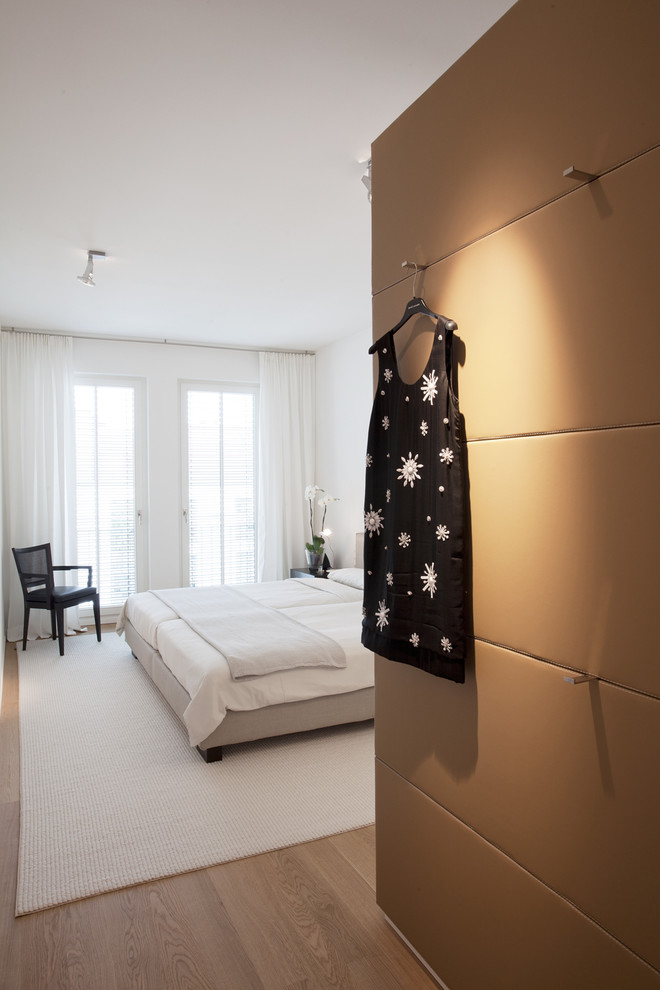 ミュンヘンにあるコンテンポラリースタイルのおしゃれな寝室