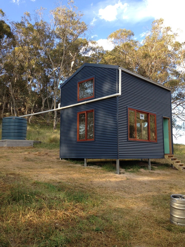 Photo of a small industrial detached guesthouse in Canberra - Queanbeyan.