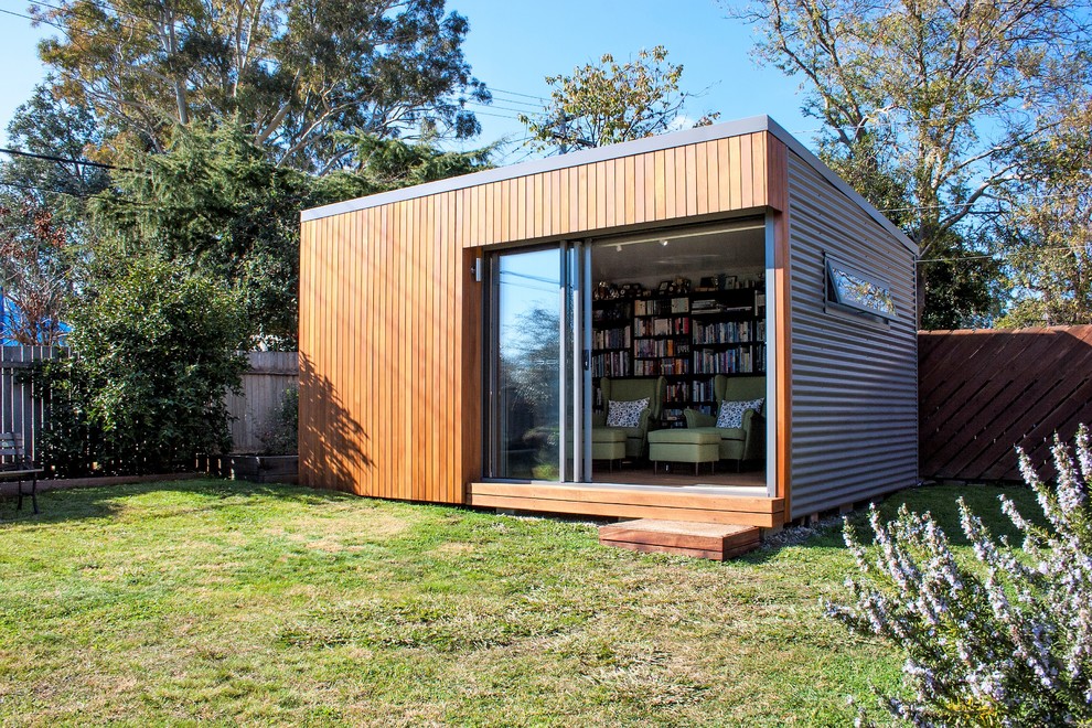 Inspiration for a small contemporary detached guesthouse remodel in Canberra - Queanbeyan