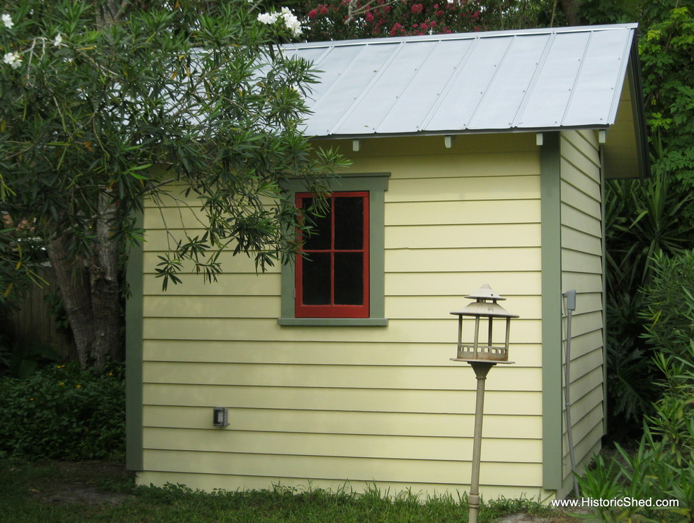 Example of a small classic detached studio / workshop shed design in Tampa