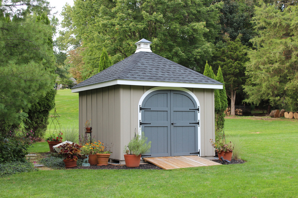Example of a mid-sized detached garden shed design in Other