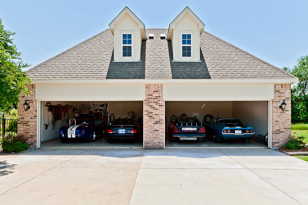 Inspiration for a traditional garage in Dallas.