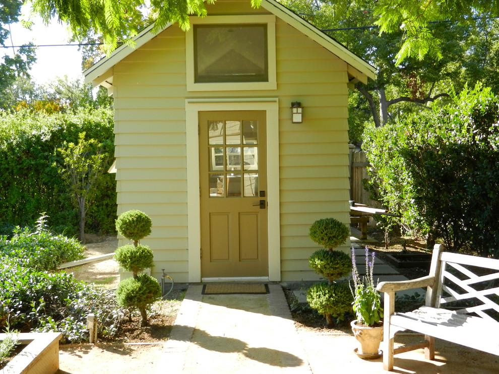 Inspiration for a medium sized traditional garden shed and building in Los Angeles.