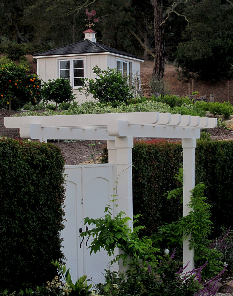 Exemple d'un petit abri de jardin séparé nature.