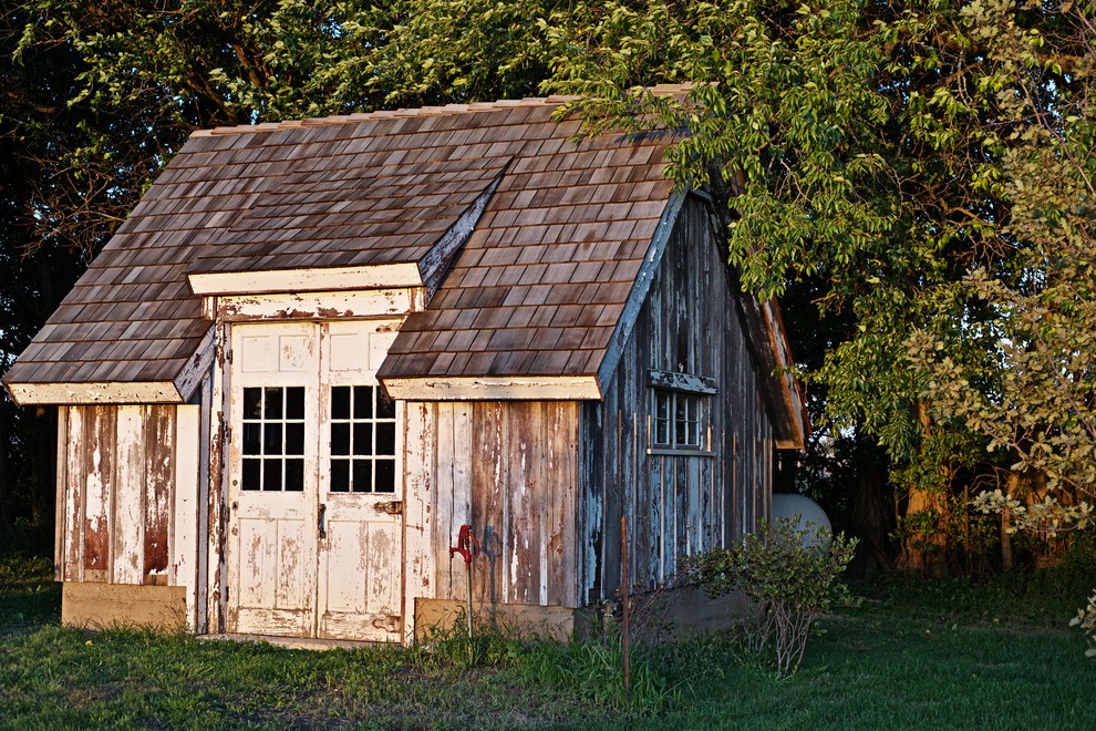 Cottage chic detached garden shed photo in Chicago
