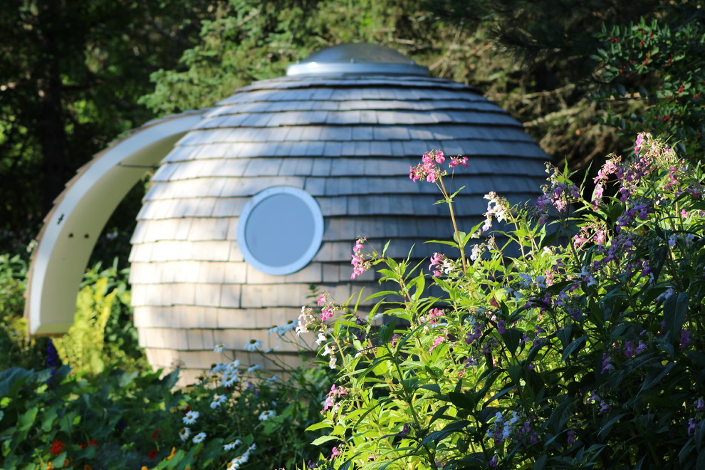 Freistehendes, Mittelgroßes Modernes Gartenhaus als Arbeitsplatz, Studio oder Werkraum in Portland Maine