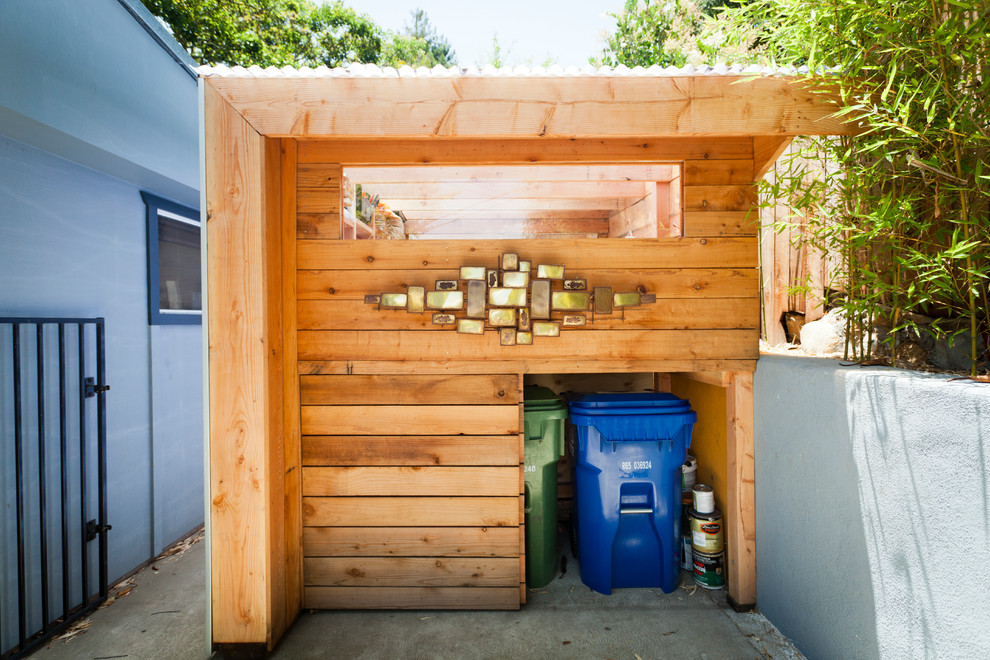 Example of a trendy detached shed design in Santa Barbara