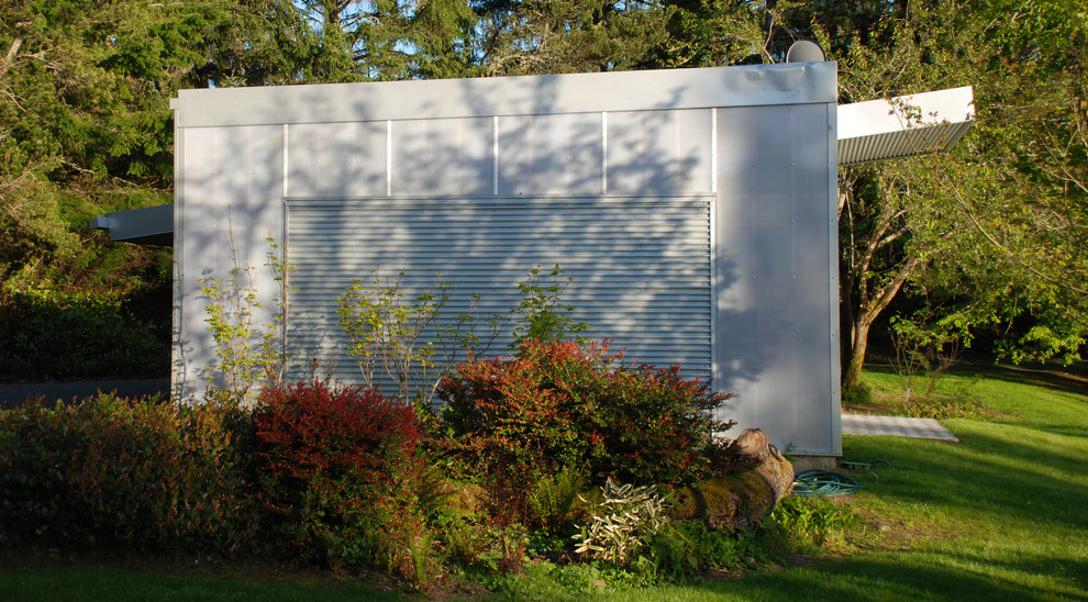 Idée de décoration pour un abri de jardin séparé minimaliste avec un bureau, studio ou atelier.