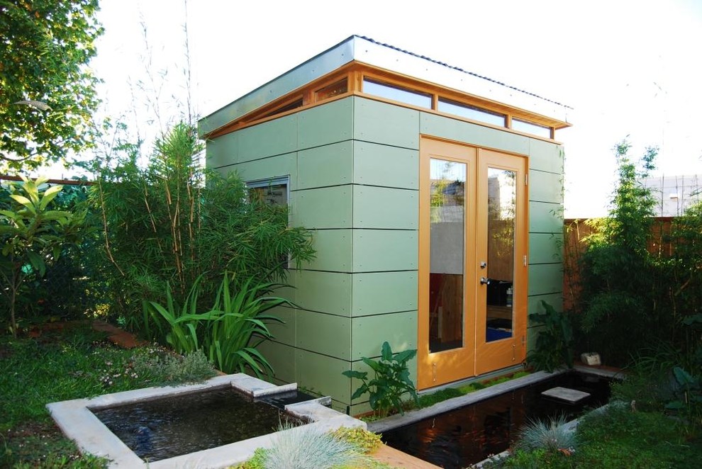 Example of a trendy detached studio / workshop shed design in San Francisco