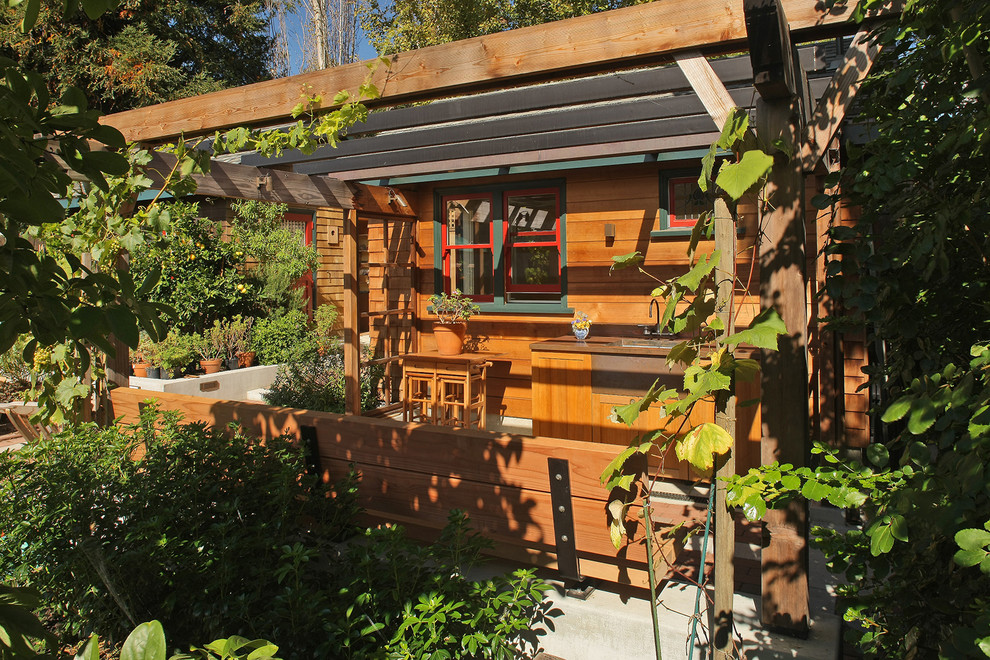 Freistehendes, Kleines Rustikales Gartenhaus als Arbeitsplatz, Studio oder Werkraum in San Francisco