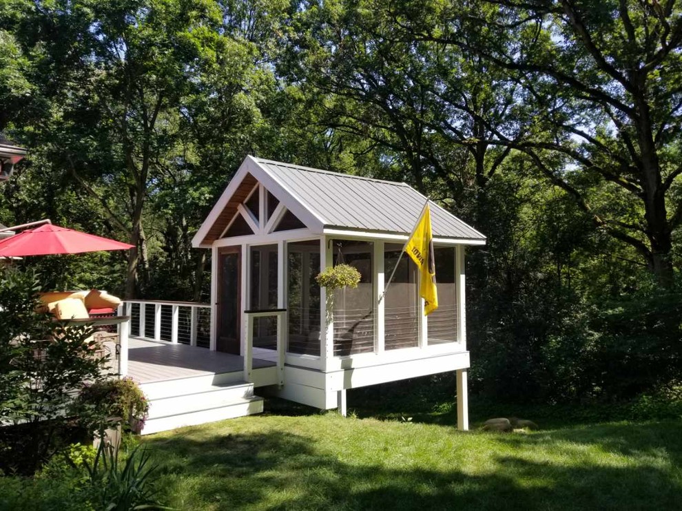 Design ideas for a small traditional detached garden shed and building in Chicago.