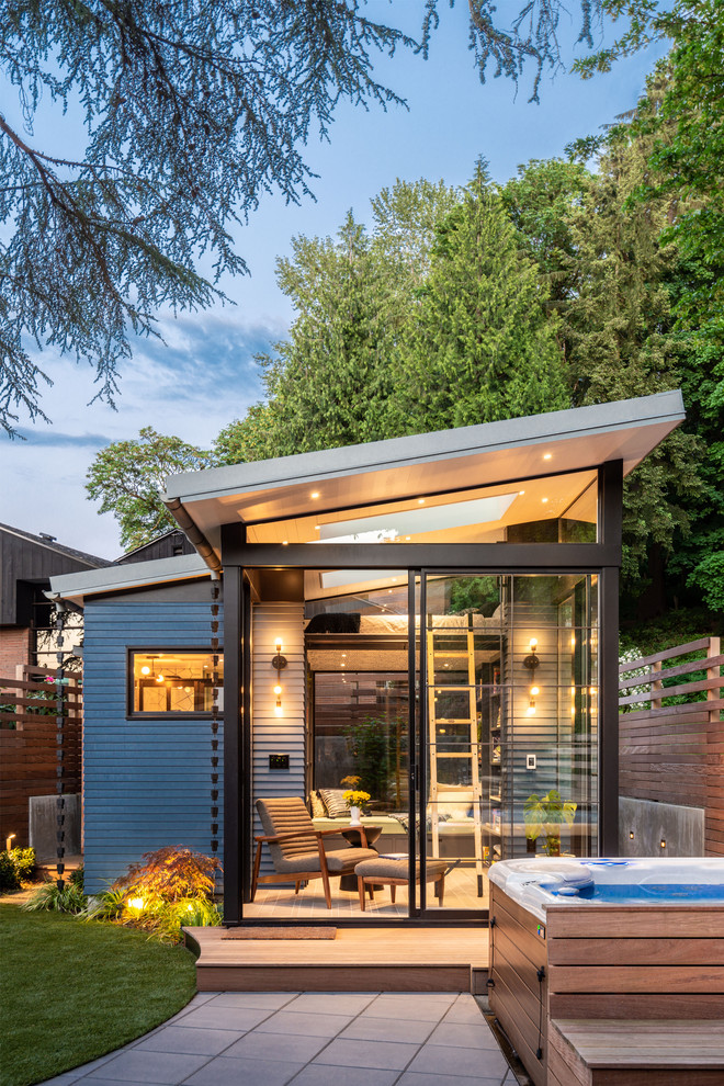 This is an example of a small contemporary detached guesthouse in Seattle.