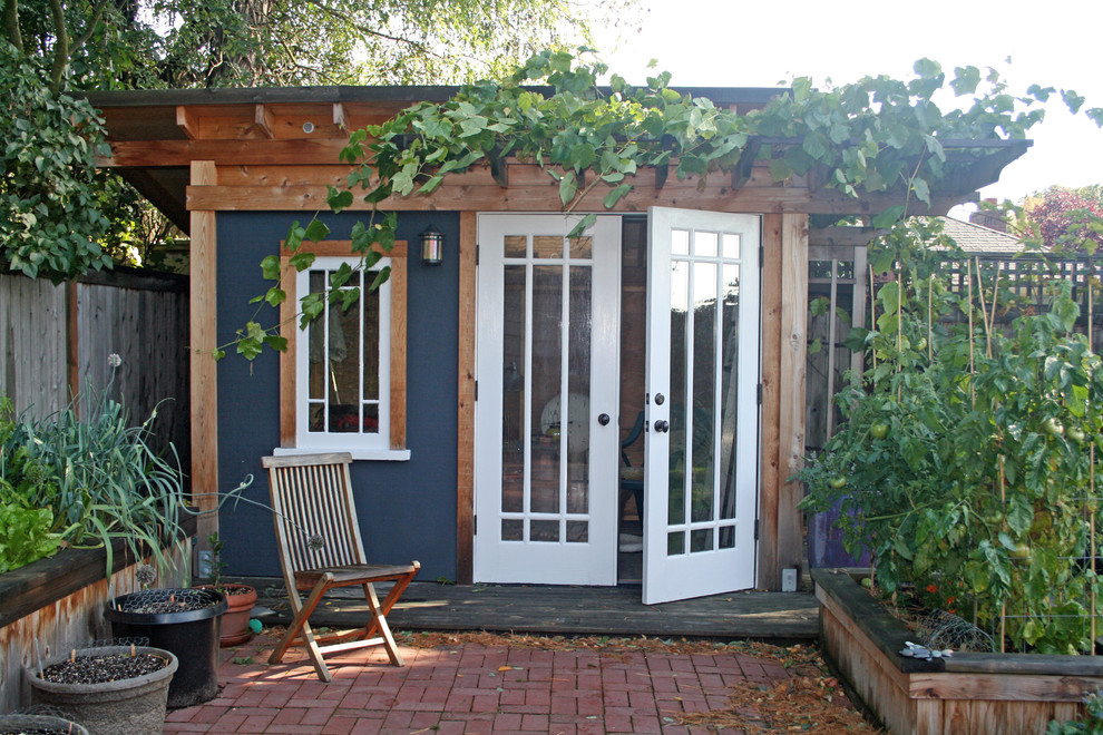 Rustikales Gartenhaus als Arbeitsplatz, Studio oder Werkraum in Seattle