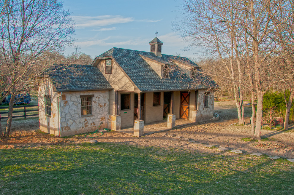 This is an example of a traditional guesthouse in Dallas.