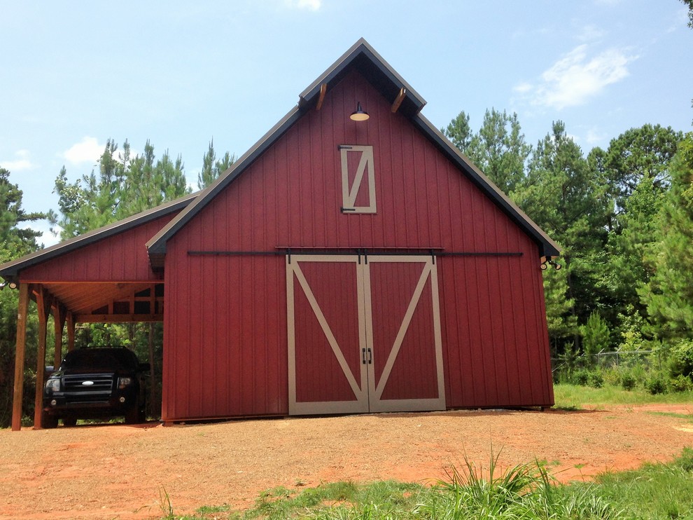 Example of a farmhouse shed design in Charlotte