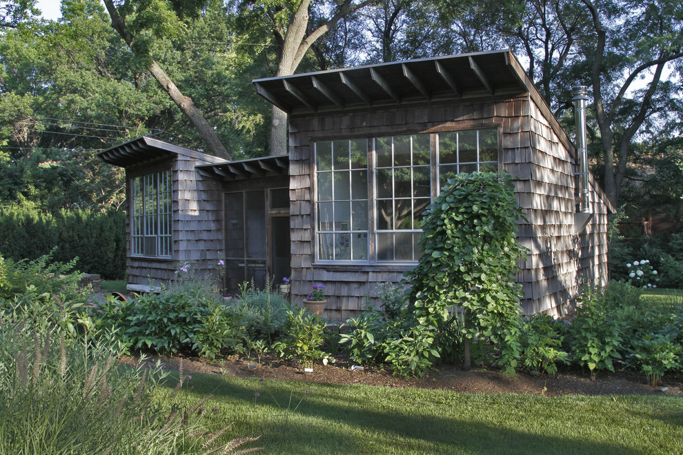 Freistehendes, Mittelgroßes Rustikales Gartenhaus als Arbeitsplatz, Studio oder Werkraum in Kansas City