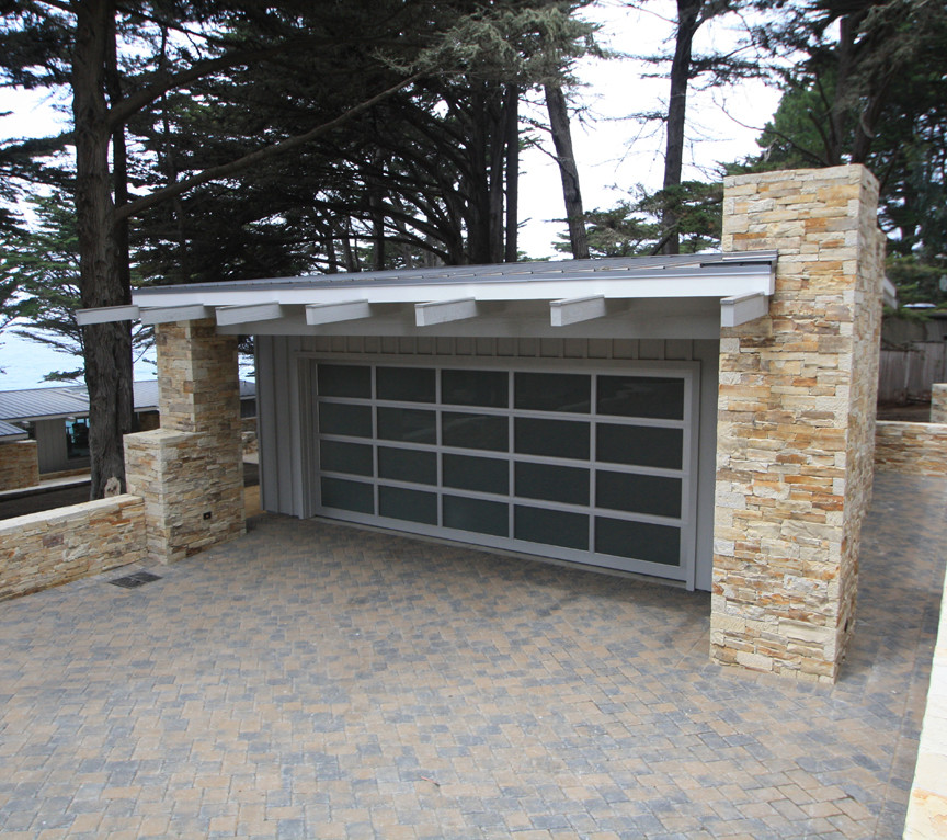 Photo of a midcentury garage in San Francisco.